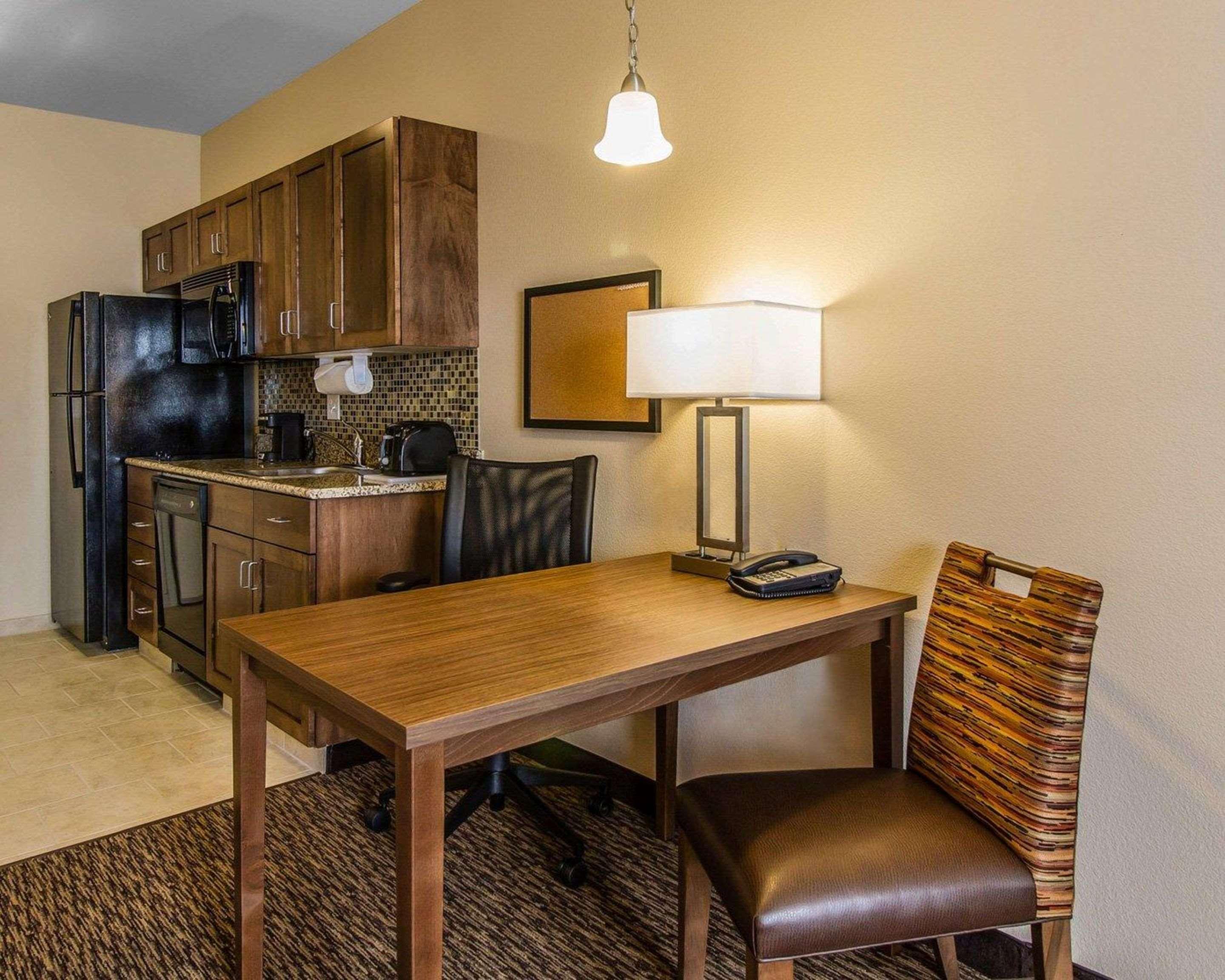 Mainstay Suites Watford City - Event Center Kültér fotó